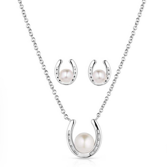 Delicate Embrace Pearl Set